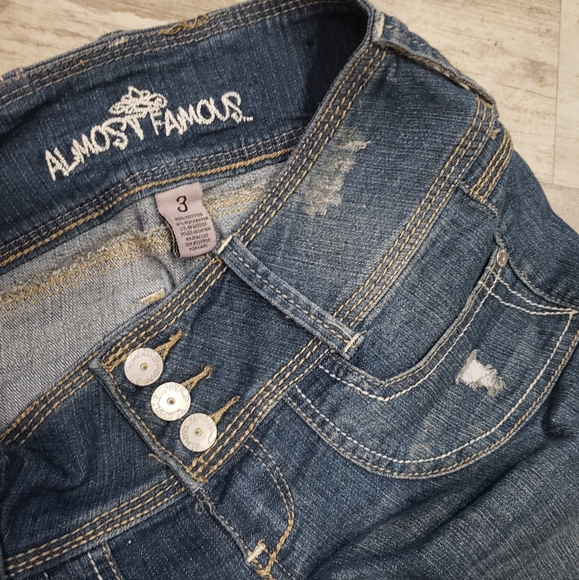 Denim shorts sz 3 - Picture 3 of 3